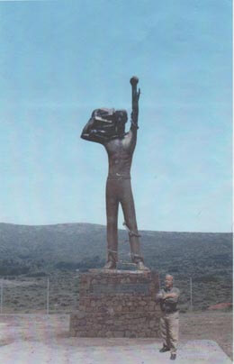 Το άγαλμα του Δεσμώτη Μακρονησιώτη